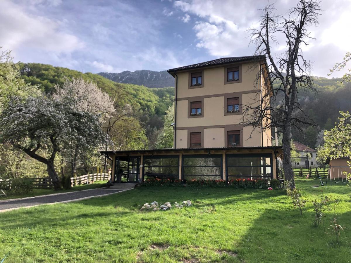 Zvjezdana Dolina Garni Hotel Андриевица Экстерьер фото